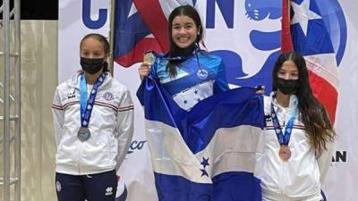 La nadadora hondureña Michell Ramírez hizo historia en el Campeonato de Natación Centroamericanos y del Caribe (CCCAN) al ganar la medalla de oro.