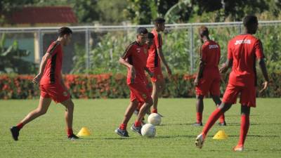 Ángel Tejeda y Selvin Guevara estuvieron presentes en el inicio de pretemporada del Real España. Foto Melvin Cubas