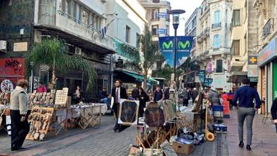 La ciudad está rodeada por aquellos cafés, librerías, hoteles y teatros.