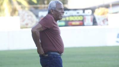 Héctor Castellón decidió hacerse a un costado del banquillo del Platense.