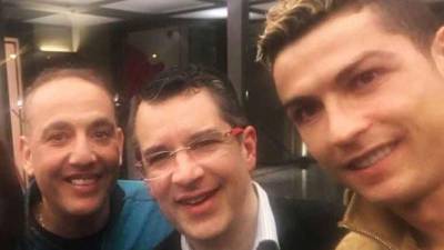 Javier Atala y Rafa Villeda junto a CR7.