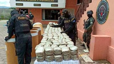 Hallazgo. En la colonia El Pedregal de Tegucigalpa encontraron 350 paquetes de marihuana y en La Ceiba incautaron 117 paquetes del alucinógeno que llevaban ocultos en unas llantas.