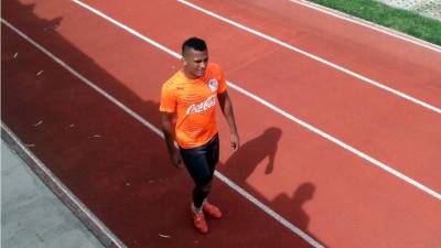 Ever Alvarado llegó de forma sorpresiva al entrenamiento del Olimpia.