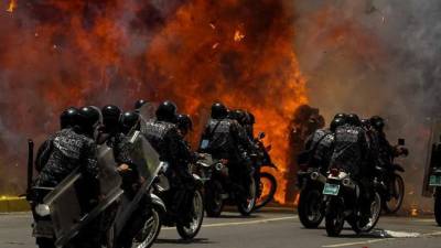 US President Donald Trump (C) attends a multilateral meeting on Venezuela in New York, September 25, 2019, on the sidelines of the United Nations General Assembly. (Photo by SAUL LOEB / AFP)