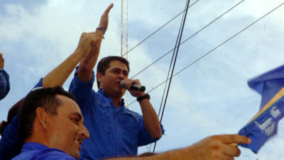 Juan Orlando Hernández se comprometió con los pobladores de Atlántida a mejorar la seguridad, la salud y el empleo.
