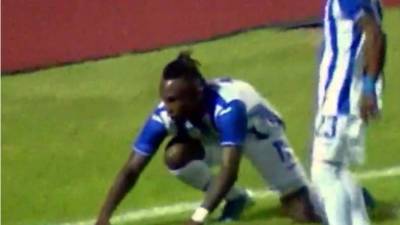 Alberth Elis anotó el gol del empate de Honduras contra Chile.