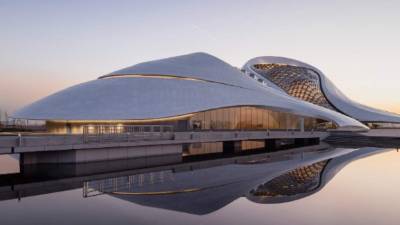 Ciudad famosa por su festival invernal de hielo, Harbin es también la ciudad de la música y su Casa de la Ópera es una estructura sinuosa.