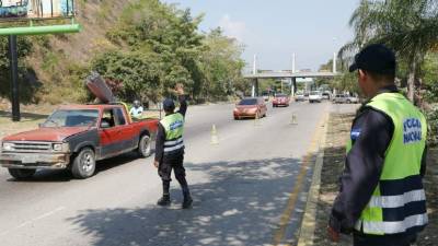 Elementos de la Policía de Tránsito ya tienen operativos en el peaje del bulevar del este.