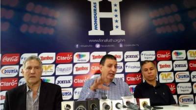 Jorge Salomón compareció en rueda de prensa junto al presidente de la Federación Panameña de Fútbol, Pedro Chaluja.