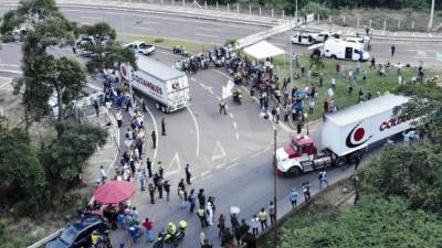 Los primeros contenedores con la ayuda humanitaria que EEUU envió a Venezuela están estacionados en la frontera colombiana./AFP.