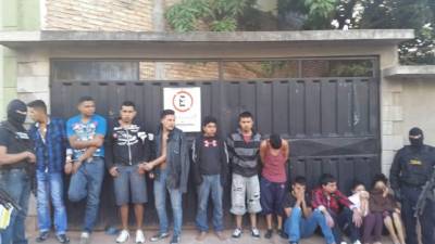 Entre los quince detenidos, supuestos miembros de la banda 'Los Benjamín' de hay dos mujeres.