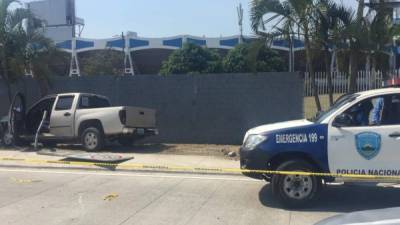 El transportista se fue a estrellar con su vehículo al muro del estadio Olímpico de San Pedro Sula.
