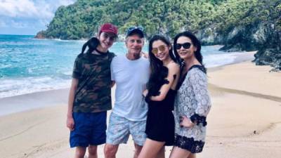 La pareja se encuentra con su familia en la isla de Roatán. Michael y Catherine han visitado en dos ocasiones anteriores el paraíso vacacional.