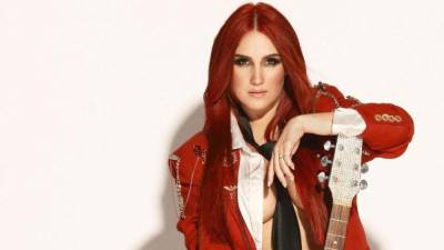 La cantante y actriz mexicana Dulce María ha destacado en varias portadas internacionales.