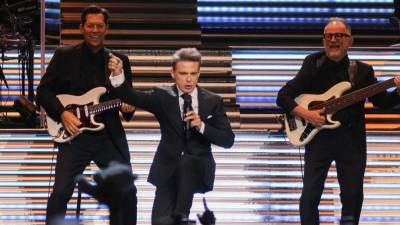 Luis Miguel demuestra su humildad y convive con sus fans tras show en Argentina