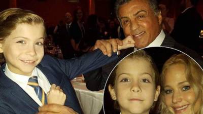 Jacob Tremblay junto a Sylvester Stallone y Jennifer Lawrence.