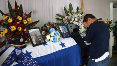 Los restos del copiloto del helicóptero son velados en Siguatepeque.