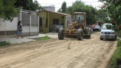 Reparan una de las calles de la Felipe Zelaya.