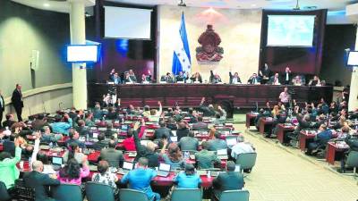 Los parlamentarios discutirán reformas en los próximos días.