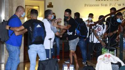 “Bolillo” Gómez saludó a cada uno de los seleccionados.