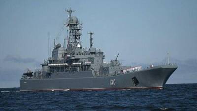 Uno de los buques rusos destruidos por ataques ucranianos en Crimea.