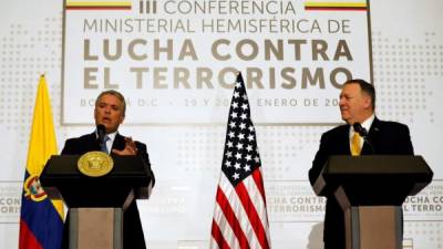 El presidente de Colombia, Iván Duque, y el secretario de Estado de EE.UU., Mike Pompeo, ofrecen una conferencia de prensa este lunes, en Bogotá (Colombia). EFE