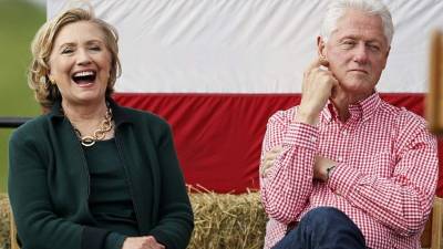 Aunque Hillary ha aclarado que Bill no formaría parte de su gabinete, no está claro cómo encajaría el expresidente en el esquema económico tradicional del Gobierno.estadounidense, que incluyeel Departamento del Tesoroy el Consejo de Asesores Económicos.