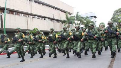 México envió cientos de agentes migratorios, efectivos del ejército y de la Guardia Nacional a la frontera sur del país con el fin de bloquear el paso de migrantes centroamericanos para frenar la crisis fronteriza en Estados Unidos.