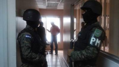 Zelaya Rojas fue presentado hoy ante un juez para comunicarle que su abogado se apartó de otro de sus procesos. Fotografía tomada de Radio América.