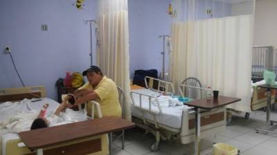 Los niños pasan cinco días hospitalizados.