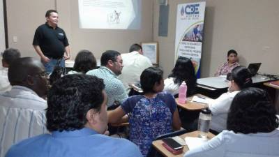 Un grupo de mipymes durante una capacitación sobre costos que ofreció el CDE a inicios de noviembre.