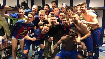 Durante la celebración del Barça en el vestuario, después de la victoria en el Santiago Bernabéu, Messi quiso que Neymar también participara e hizo una videollamada con el brasileño.