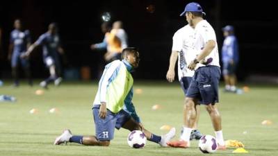 Luis Garrido dialogando con Amado Guevarra. Foto Josué Banegas