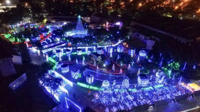 El Gobierno instaló un parque multicolores en la Villa Olímpica, que se suma a la de Parada Marte y la del bulevar Juan Pablo. Las tres abren a las 6:00 pm y cierran a las 10:00 pm.