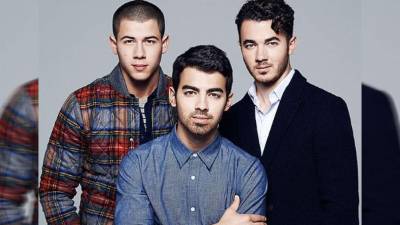 Ryan Liestman, quien fue el músico que solía tocar el teclado y realizaba coros en las giras de Los Jonas Brother, también publicó en sus Redes Sociales una fotografía con los hermanos Jonas.