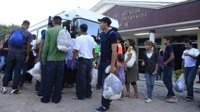 La cifra de hondureños deportados de México y Estados Unidos en 2015 se redujo a la mitad que en años anteriores.