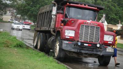 El joven Nixon Eugenio González fue trasladado de emergencia al hospital Mario Rivas.