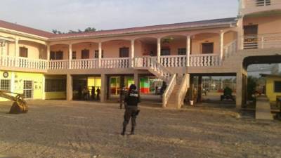 Fiscales, elementos de la DLCN y militares se apostaron en las propiedades en San Pedro Sula, Tocoa, Colón, y Atlántida para asegurar los bienes de la familia Zelaya García.