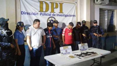 A las cuatro personas las capturaron en el barrio Cabañas; les decomisaron tres armas de fuego.