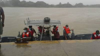Los cuerpos fueron trasladados este miercoles desde la isla de Roatán hacia la La Ceiba en donde fueron recibidos por los forenses de esa ciudad.