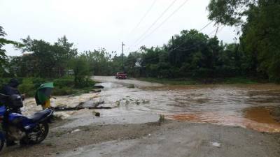 Varias aldeas de Colón permanecen incomunicadas.