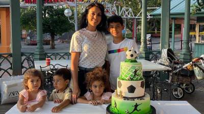 Georgina Rodríguez junto a Cristiano Ronaldo Jr. y sus hijos menores.
