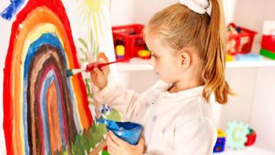 Pintar o dibujar desarrolla la inteligencia en los niños.