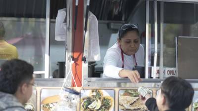 Autoridades de Florida buscan suspender el uso de las identificaciones comunitarias de los indocumentados en ese estado.