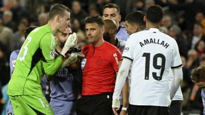 Gil Manzano invalidó un gol de Bellingham en la recta final del Valencia - Real Madrid.