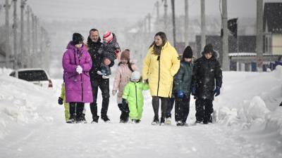 Una pareja rusa recibió a varios niños ucranianos que fueron trasladados a Siberia.