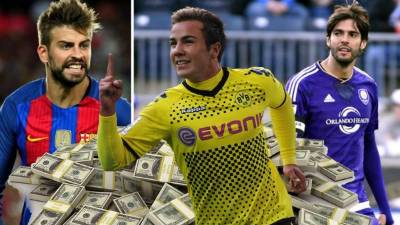 El fútbol está lleno de sin números de historias de superación. Futbolistas que de no tener nada, han salido adelante y ahora son grandes estrellas y no sólo eso, millonarios. Máquinas de dinero, que sirven de motivacióna tantos jóvenes talentosos. Pero en este deporte hay unos cuantos privilegiados que no sufrieron carencias como otros. A continuación los futbolistas que han nacido en familias adineradas.