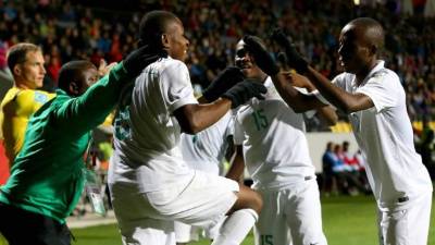 Jugadores de Nigeria celebrando uno de los goles contra Chile. Foto FIFA.com