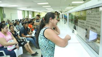 Un promedio de 300 personas diarias son atendidas en la sección de RTN en la DEI. Foto: Amílcar Izaguirre.