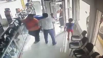 A la par del cadáver del asaltante quedó tirado un revólver que portaba el ahora occiso y que fue requisado por la Policía.